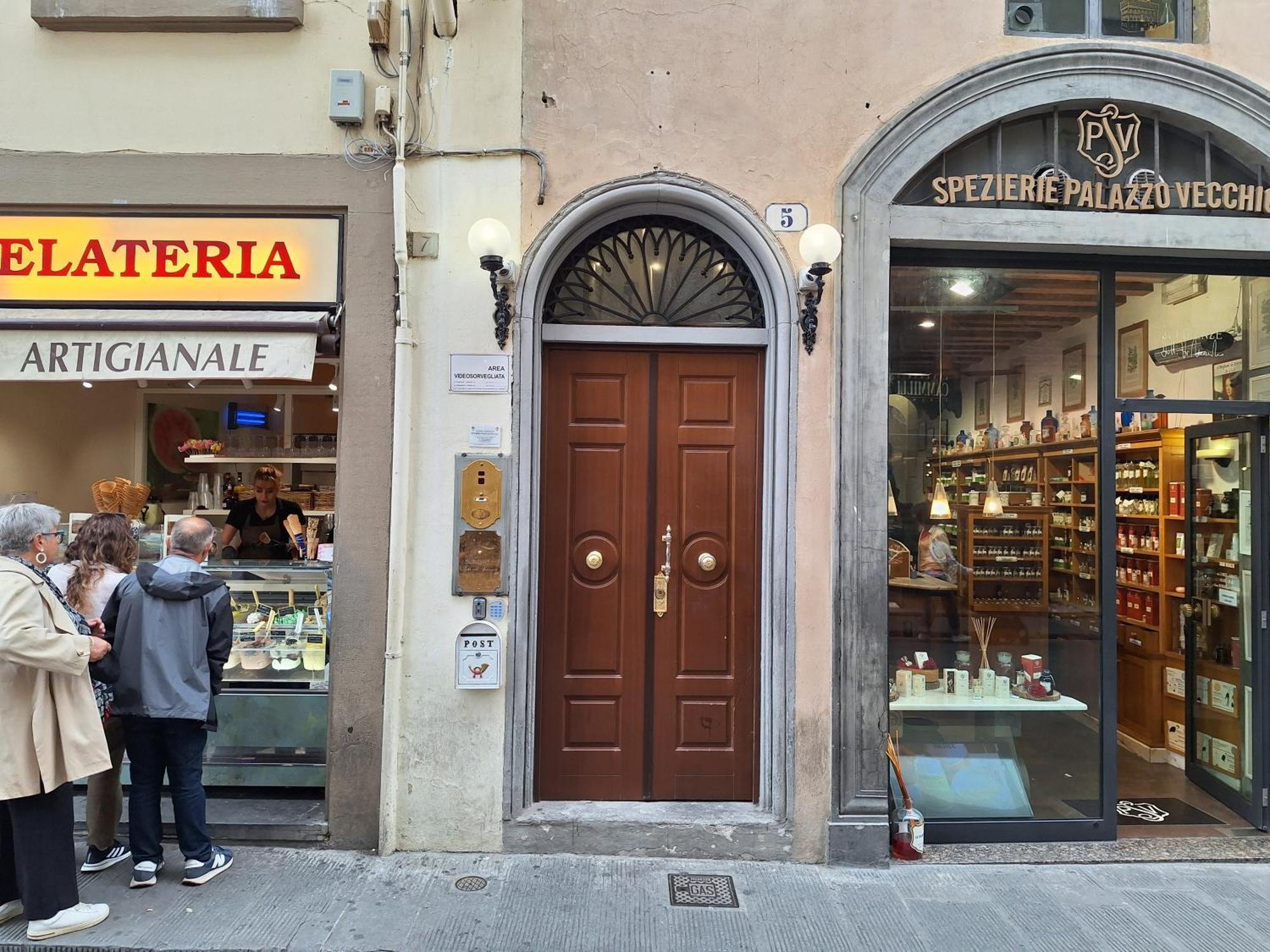 Mamo Florence - Amalia Piazza Signoria Apartment ภายนอก รูปภาพ